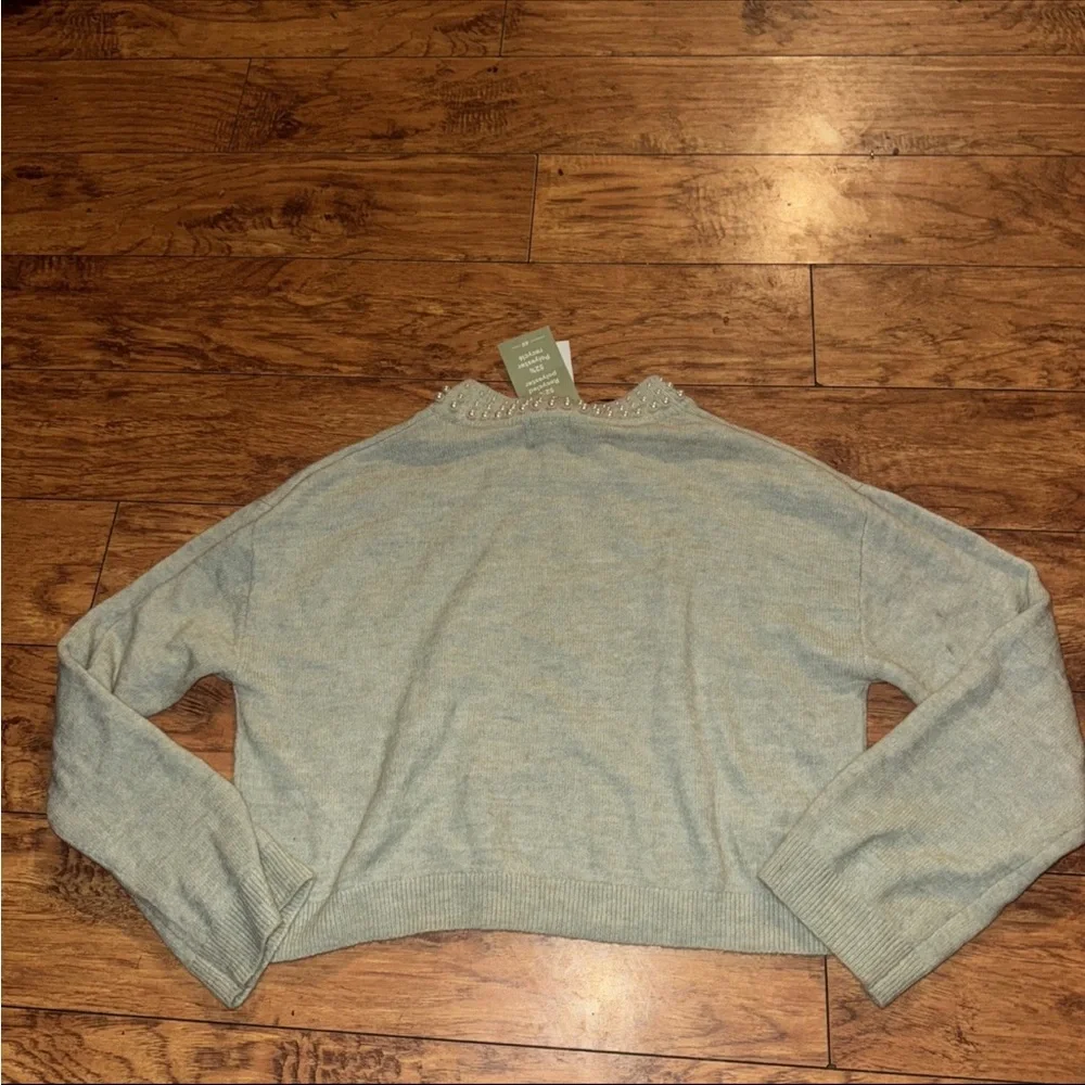 New H&M Crop Pearl Sweater Women's Size Medium